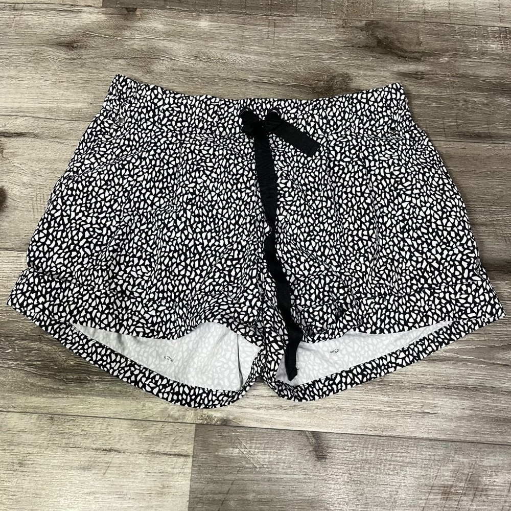 Lululemon Athletic Spring Break Away Shorts Miss Mosaic Women’s Size 8